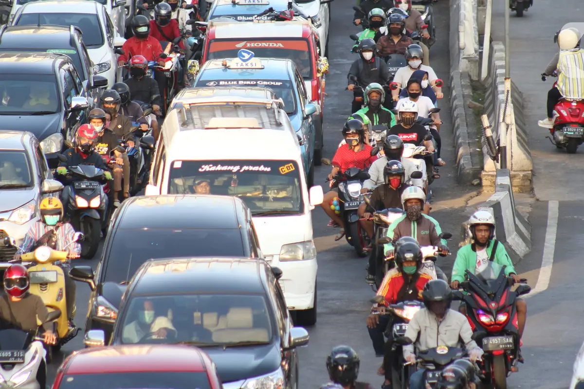 FOTO: PSBB di Jakarta, Sebagian Ruas Jalan Tetap Macet