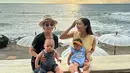 Lewat unggahan Instagram pribadinya, Nikita Willy punya alasan khusus memilih Bali. Ia sengaja menjauhi polusi udara dengan berada di Pulau Dewata. Selama satu bulan penuh, Nikita Willy bareng baby Izz juga sang suami bakal menghabiskan waktu di Bali. (Liputan6.com/IG/@nikitawillyofficial94).