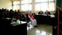 Hakim menyatakan pemilik panti asuhan maut di Pekanbaru itu tidak terbukti menganiaya dan melakukan kekerasan pada balita M Ziqli. Kok bisa? (Liputan6.com/M Syukur)