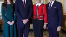 Kate Middleton tampil simpel chic berdampingan dengan sang suami, Pangeran William, dibalut gaun lengan panjang berwarna hijau. [Foto: Instagram/princeandprincessofwales]