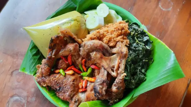 Rekomendasi Tempat Makan Ayam Lodho di Tulungagung