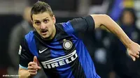 West Ham Kepincut Gelandang Inter