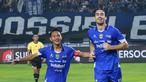 Pemain Persib Bandung, Andrew Jung, melakukan selebrasi setelah mencetak gol ke gawang Persik Kediri pada laga pekan ke-25 BRI Super League 2025/2026 di Stadion Gelora Bandung Lautan Api, Soreang, Senin (09/03/2026) malam WIB. (Bola.com/Erwin Snaz)