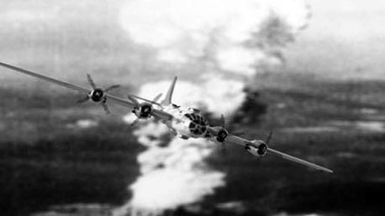 Pada Agustus 1945, Amerika Serikat (AS) menjatuhkan dua bom nuklir Little Boy dan Fat Man ke kota Hiroshima dan Nagasaki. Pengeboman ini menewaskan sedikitnya 129.000 hingga 226.000 orang.