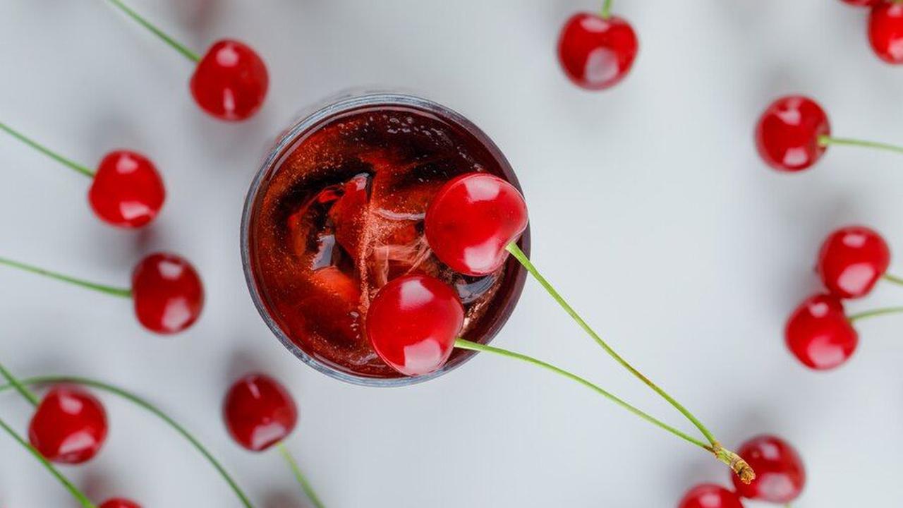 7. Jus Ceri: Minuman Penenang untuk Tidur Lebih Lama