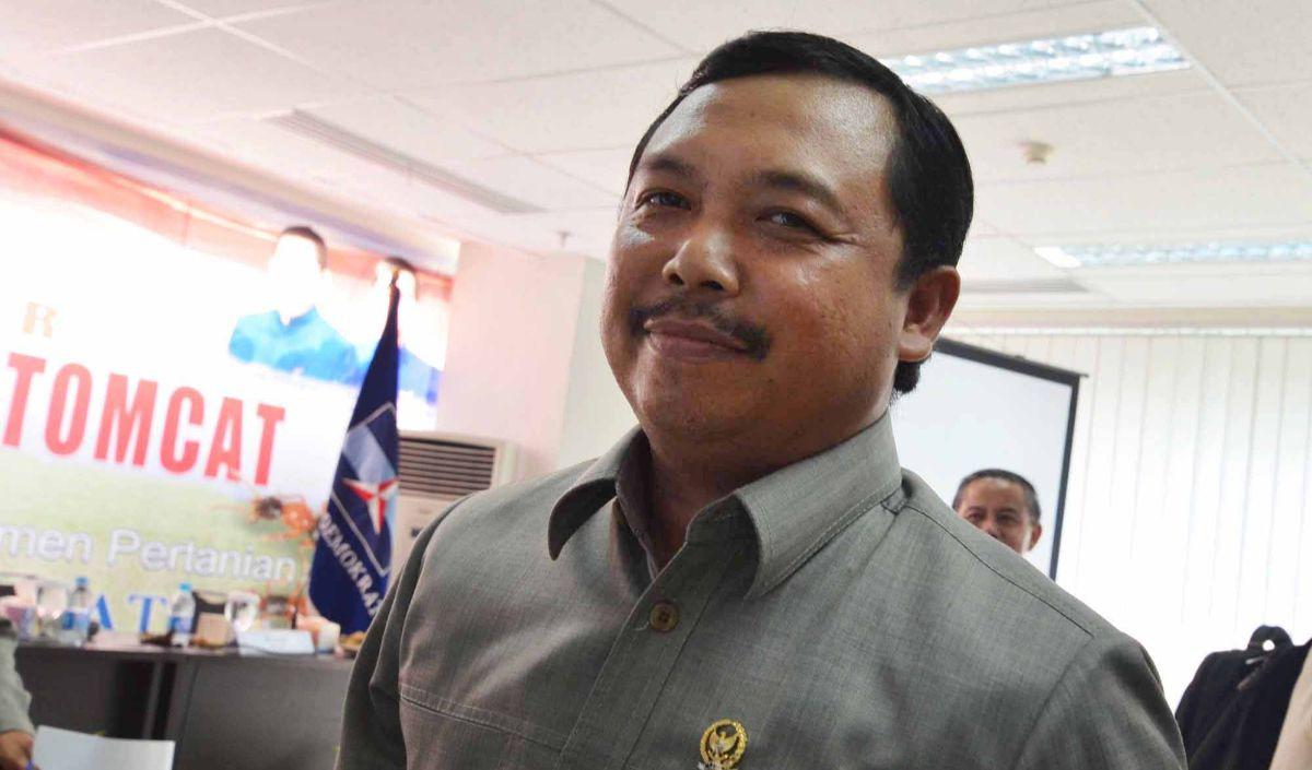 "Demokrat berpikir rasional saja, karena kalau kemarin mungkin ditanya ketika masih bergabung dengan NasDem dan PKS kami bisa menjawab karena memang merintis dari awal," ujar Herman.<br>