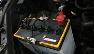 Cara Gampang Merawat Aki Basah dan Kering pada Mobil