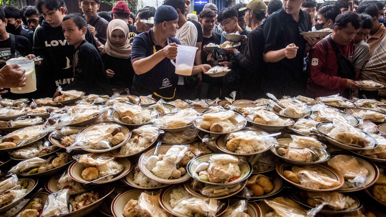 Masjid Jogokariyan bagikan 3.500 porsi makanan untuk buka puasa