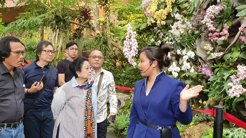 Di sela-sela pelaksanaan World Peace Forum di Tsinghua University, Beijing, Senin (8/7/2019), Presiden RI Kelima Megawati Soekarnoputri menyempatkan diri berkunjung ke Beijing World Horticultural Expo 2019.