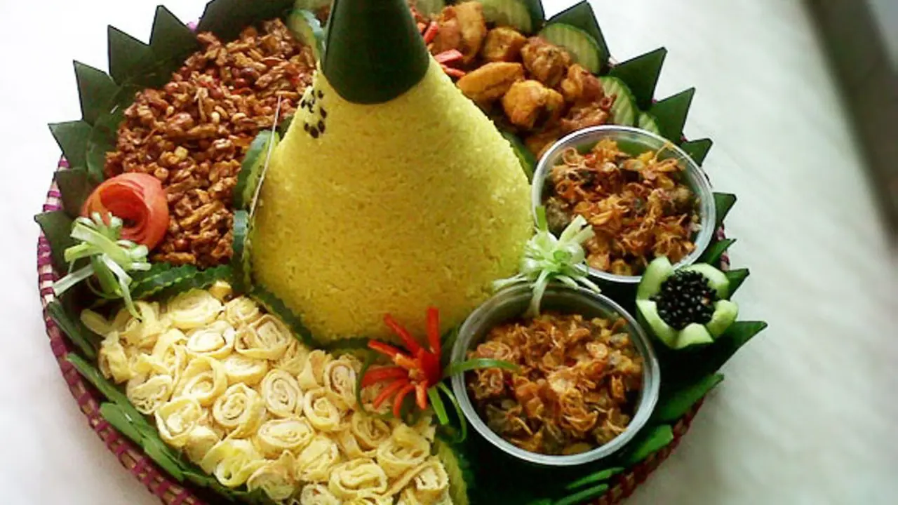[Bintang] 10 Lauk Wajib Ada dalam Tumpeng Hari Kemerdekaan