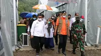 Mantan Kepala BNPB Doni Monardo saat memantai RS Lapangan Covid-19 Sulbar pada  31 Maret 2021 (Liputan6.com/Istimewa)