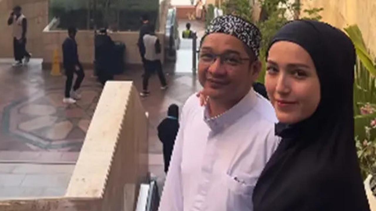 5 Potret Kebersamaan Pasha Ungu dan Adelia Jalani Ibadah Haji di 2025, Kompak & Penuh Kehangatan