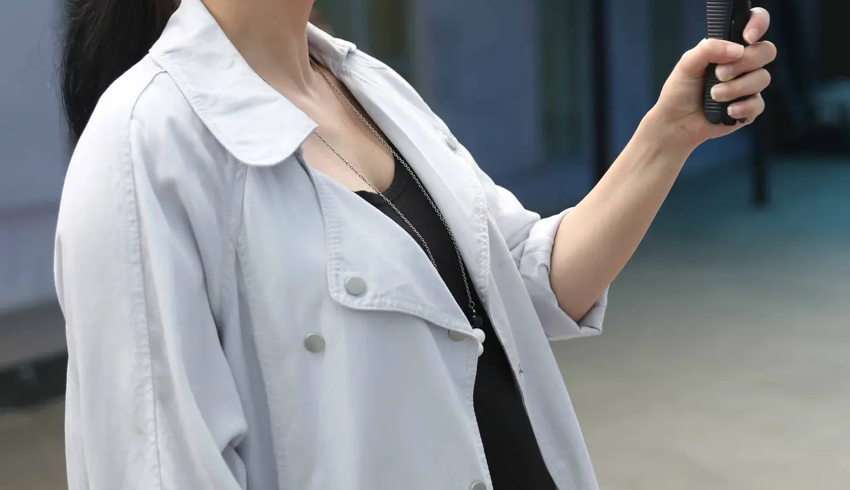 Disinggung resolusi pada tahun 2017 mendatang, ia ingin menjadi seorang ibu yang baik. Selain peran, menjalankan usaha, mengurus keluarga dan menjadi seorang ibu.  (Nurwahyunan/Bintang.com)