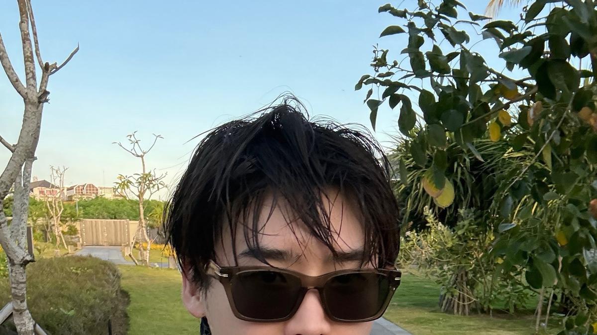 Lee Jong Suk Tampil Melokal Saat Liburan di Bali, Pamer Otot Kekar di Canggu
