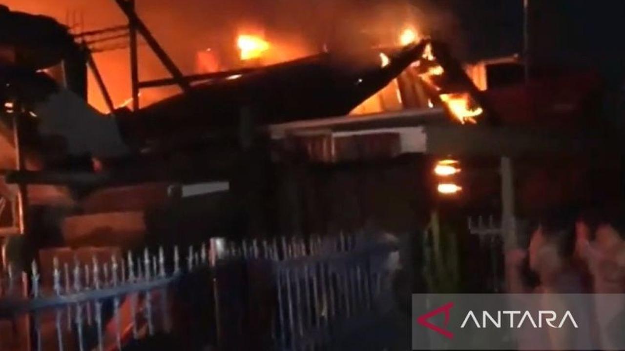 Tragis! Kebakaran Tewaskan Anak 7 Tahun di Lorong Sempit Makassar, 8 Rumah Hangus