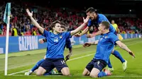 Para pemain Timnas Italia merayakan gol yang dicetak oleh Federico Chiesa ke gawang Austria pada babak 16 besar Euro 2020 di Stadion Wembley, Sabtu (26/7/2021). (AP/Frank Augstein, Pool)