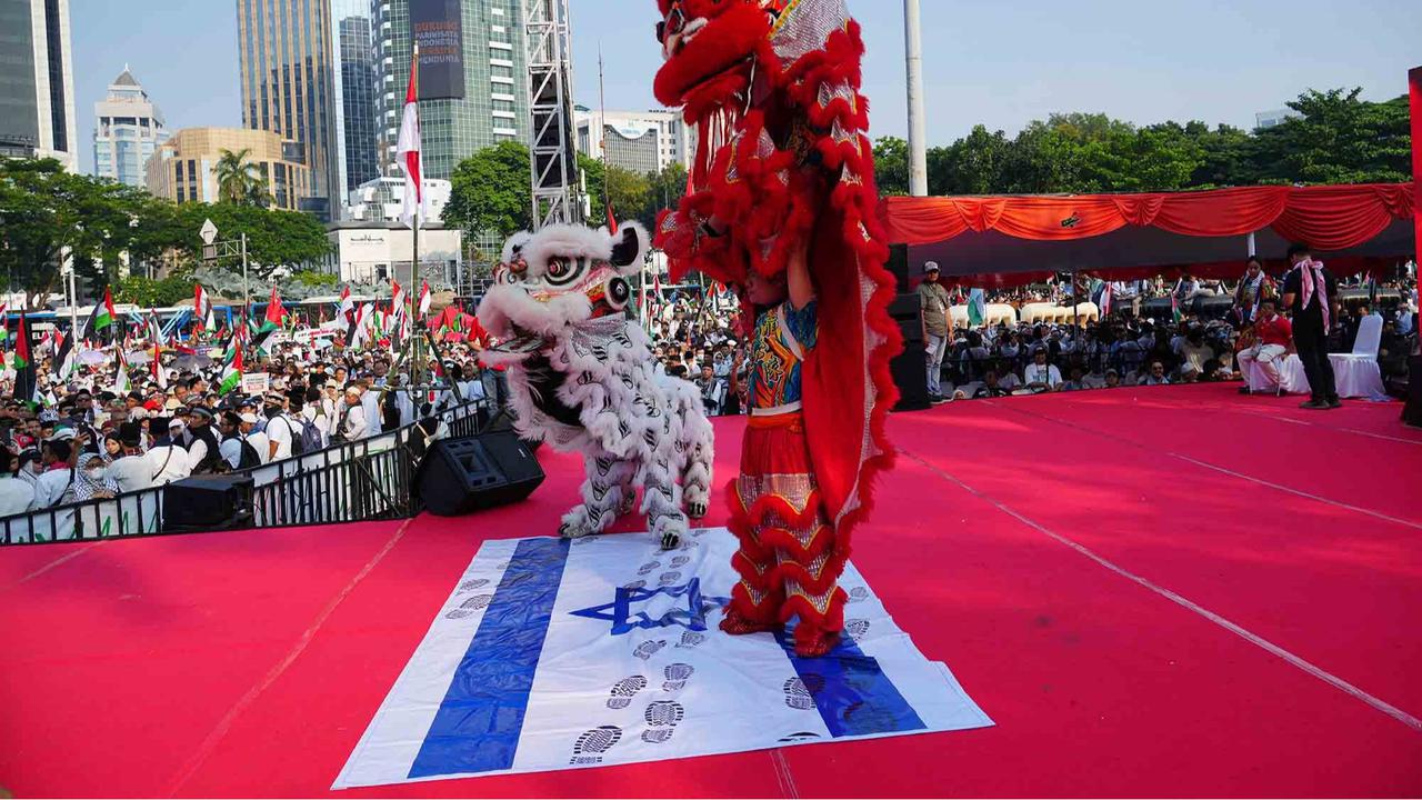 FOTO: Indonesia Melawan Genosida: Ribuan Pengunjuk Rasa Serukan Keadilan untuk Palestina