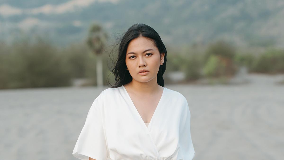 Clara Riva Pamerkan Proses Kreatif di Balik Music Video Alasan Klasik
