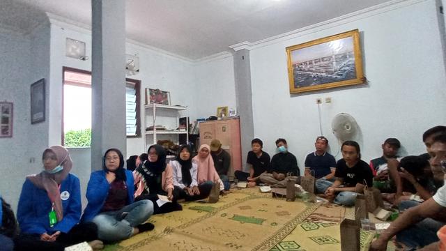 Mahasiswa KKN UMBY beri pelatihan digital marketing