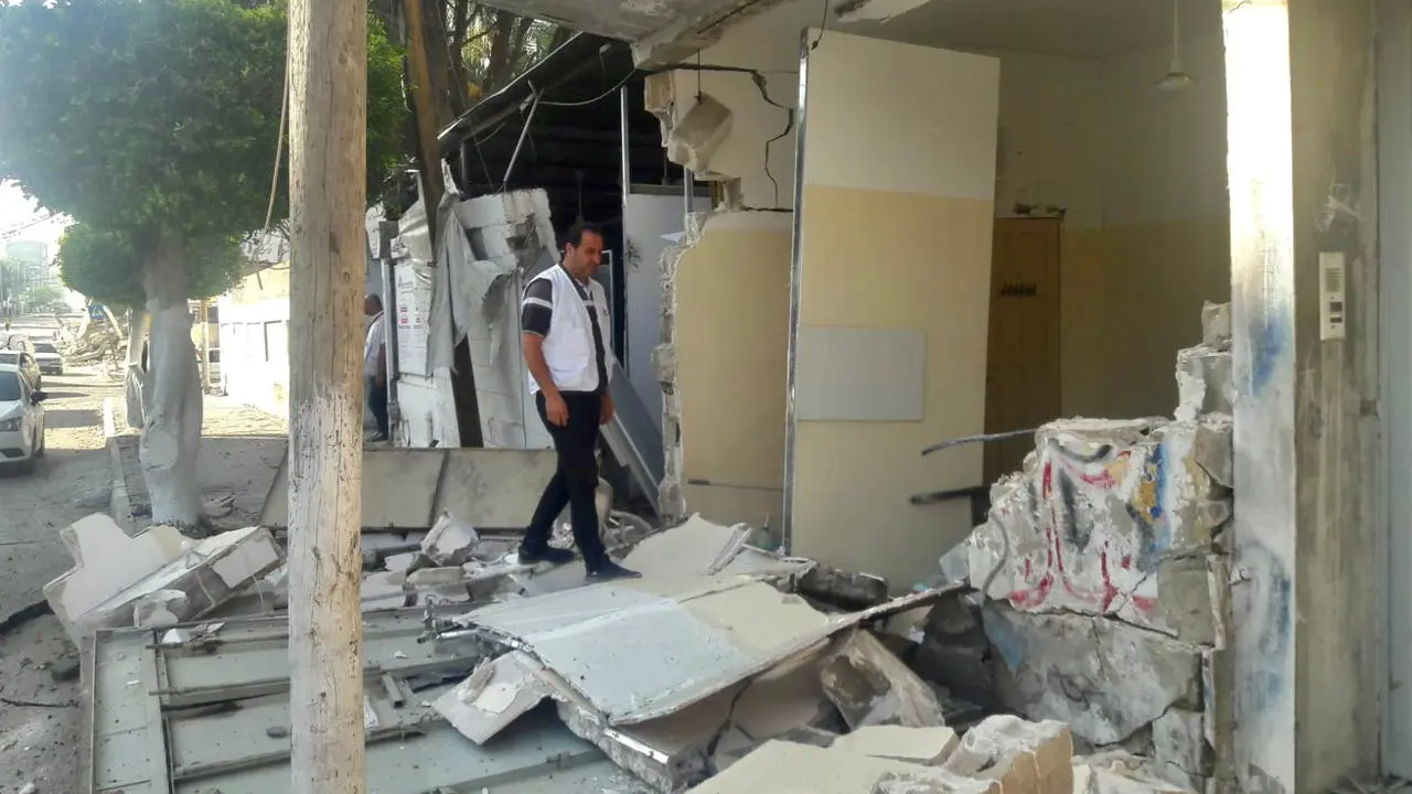Klinik Dokter Lintas Batas (Médecins sans Frontières) di Gaza yang hancur akibat serangan Israel.