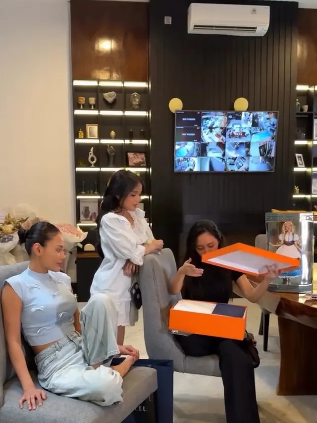 Fuji dan Erika Carlina beri kejutan ke Rachel Vennya (instagram.com/fuji_an)