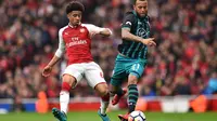 Manchester United kabarnya tertarik mendatangkan bek buangan Chelsea yang saat ini bermain untuk Southampton, Ryan Bertrand. (AFP/Glyn Krik)