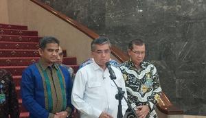 Menteri Ketenagakerjaan Yassierli buka suara terkait OTT KPK yang menyeret Wamenaker Immanuel Ebenezer, di Kantor Kemnaker, Jakarta, Kamis (21/8/2025). (Liputan6.com/Arief)