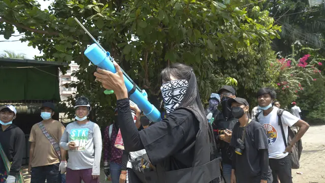 Makin Mencekam, Demonstran Myanmar Lawan Polisi Pakai Busur Panah