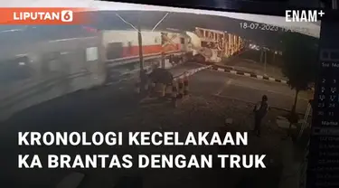 Kecelakaan antara KA Brantas dengan truk terjadi di Jl Madukoro, Semarang, Jawa Tengah (18/7/2023). Kecelakaan menyebabkan truk terbakar setelah dihantam kereta