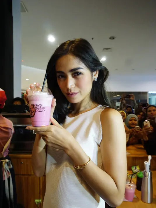 Banyak dari selebriti menekuni bisnis makanan dan fashion. Yang terbaru, presenter dan pemeran, Jedar mulai merintis bisnis yang dipersiapkan buat putrannya. (Nurwahyunan/Bintang.com)