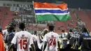 Gambia membuat kejutan dengan menyingkirkan Guinea 1-0 dalam pertandingan babak 16 besar Piala Afrika 2021. Gol kemenangan Gambia dicetak Barrow usai memanfaatkan umpan terobosan Yusupha Bobb pada menit ke-71. (AP/Sunday Alamba)