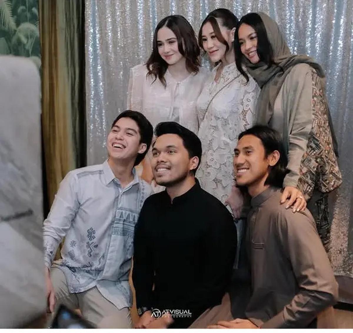 8 Gaya Selebritis Kenakan Kaftan hingga Lace Hadir Buka Puasa Sekaligus Ulang Tahun Aaliyah Massaid ke-23, Syifa Hadju-Alyssa Daguise