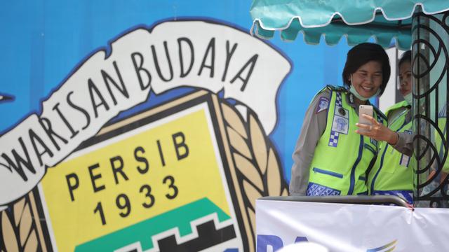 Polwan kawal Persib Bandung