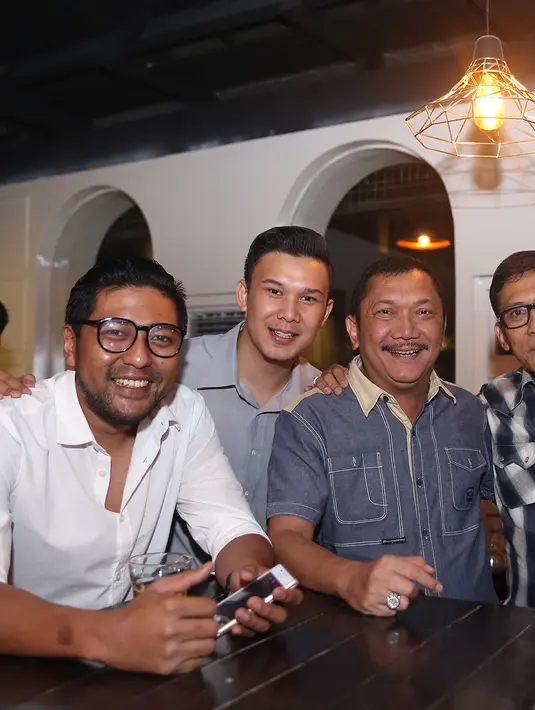 Roy Marten mengaku ia sangat bersyukur diusia yang ke-64 tahun ia dapat berkumpul dengan keluarga, sahabat, dan rekan akttor lawas dengan keadaan sehat. (Andy Masela/Bintang.com)