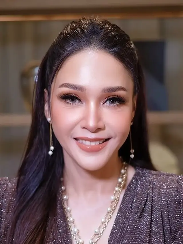 Koleksi Anting Maia Estianty