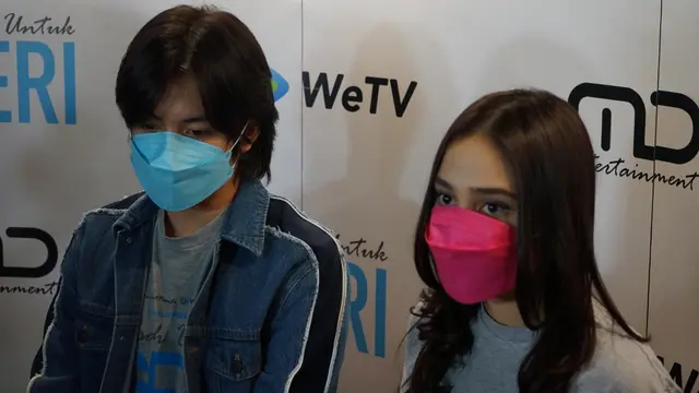 Angga Yunanda dan Syifa Hadju. (Foto: Koleksi WeTV)