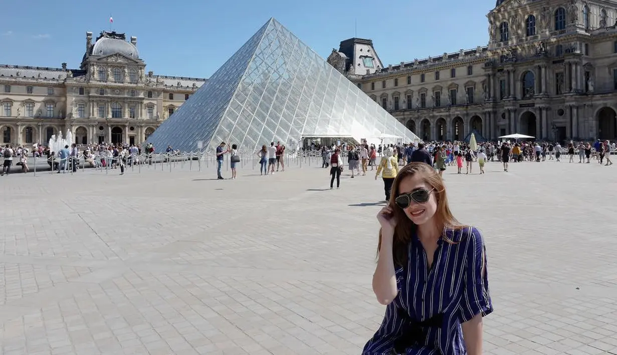 Tidak punya  patokan dalam berbusana dan bergaya, Yasin Wildblood kerap mengubah penampilannya. Baik itu gaya sporty, girly, elegan atau seksi, Yasmin selalu menerapkannya. (Instagram/yaswildblood)
