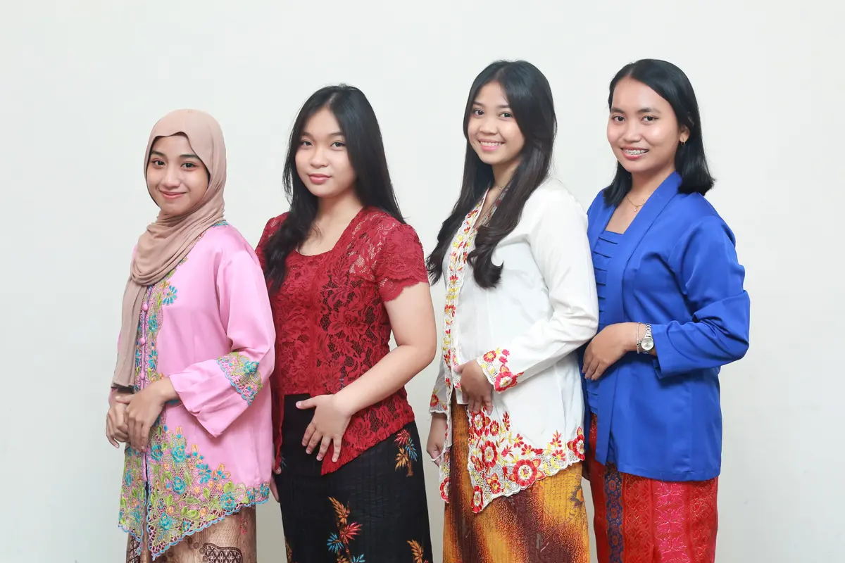 kebaya-kezo