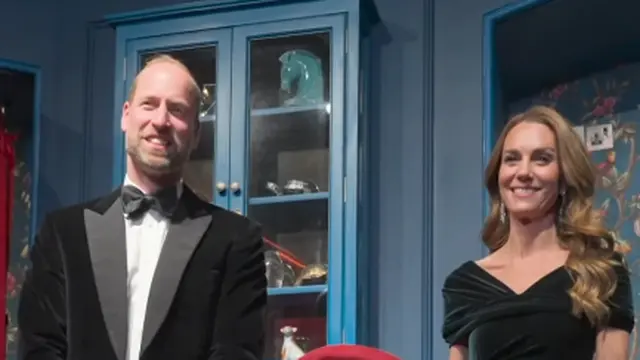 Anggunnya Kate Middleton Comeback Hadiri Royal Variety Performance, Tampil Menawan dengan Gaun Velvet dan Anting Ratu Elizabeth II