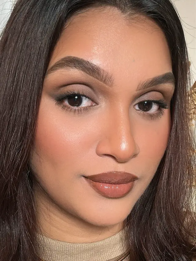 Ilustrasi Mocha Mousse Makeup