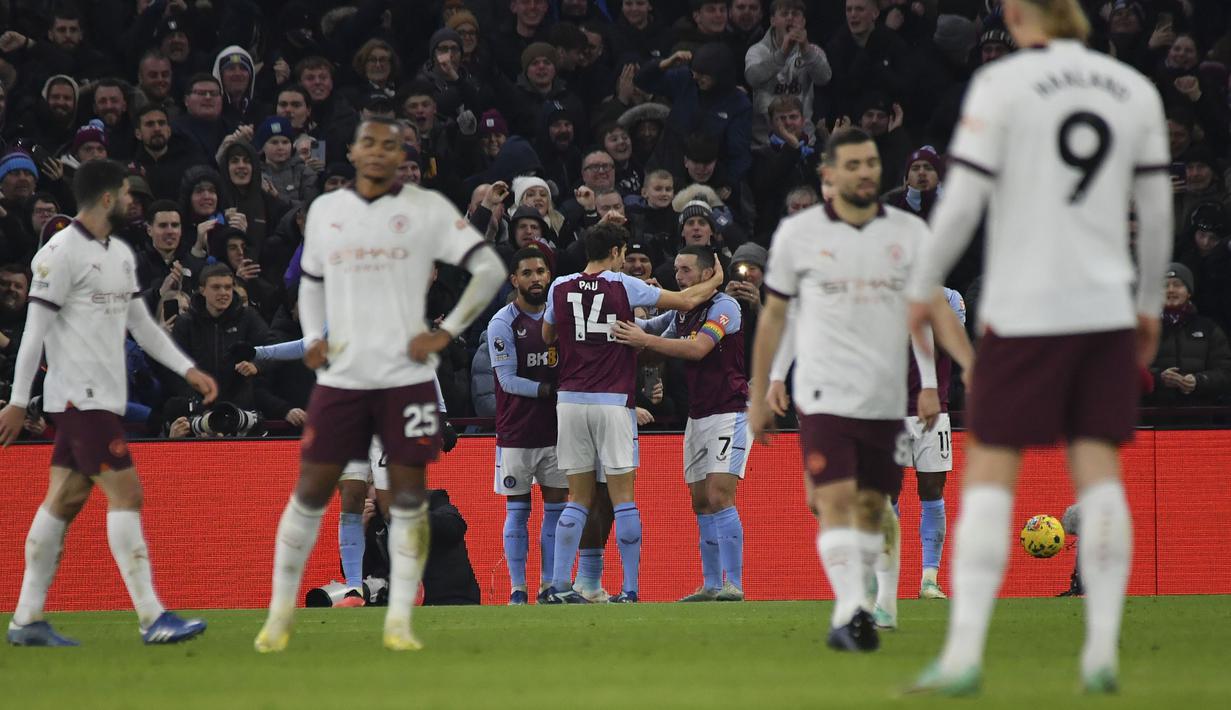 Selebrasi para pemain Aston Villa setelah Leon Bailey mencetak gol ke gawang Manchester City pada laga pekan ke-15 Liga Inggris 2023/2024 di Villa Park, Birmingham, Kamis (7/12/2023) dini hari WIB. (AP Photo/Rui Viera)