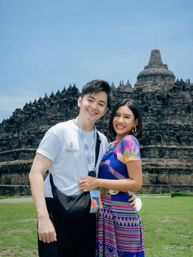 8 Potret Shenina Cinnamon Berbalut Kain Tenun di FFI 2022, Bikin Gemas saat Difoto Angga Yunanda