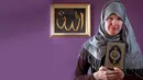 Lucy adalah muslim transgender pertama di Inggris. 'Saya yakin masih ada yang seperti saya - mereka hanya takut mengakui seperti saya."  - Lucy Vallender 