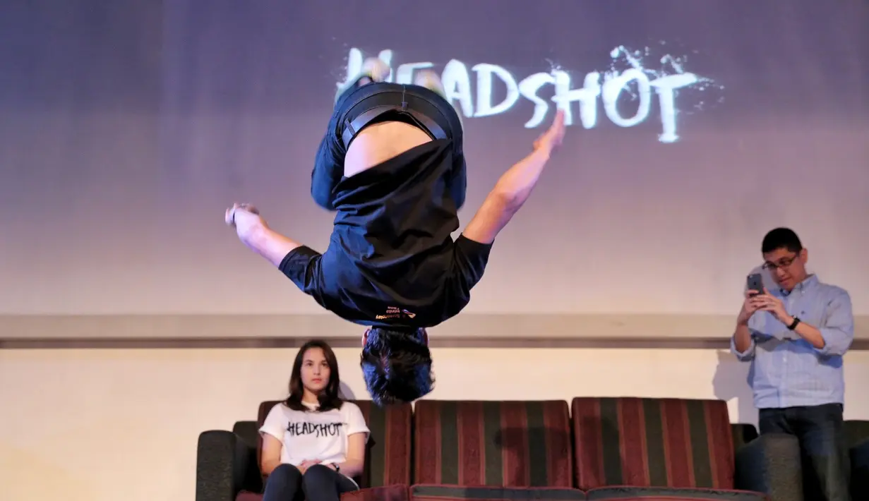 Film Headshot akan ditayangkan di bioskop pada 8 Desember mendatang. Film produksi ‎Screenplay Infinite Films itu menampilkan laga dan drama. Di bintangi oleh Iko Uwais, Chelsea Islan dan Julie Estelle. (Adrian Putra/Bintang.com)