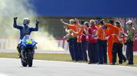Pembalap Suzuki, Joan Mir, berhasil finis di peringkat ketiga, tertinggal hingga 5,760 detik dari Fabio Quartararo. (AP/Peter Dejong)