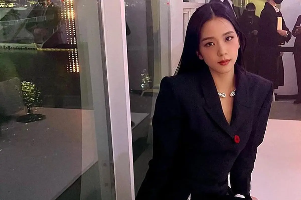 Jisoo BLACKPINK Pakai Kalung dengan Harga Maksimalis di Acara Cartier di Seoul