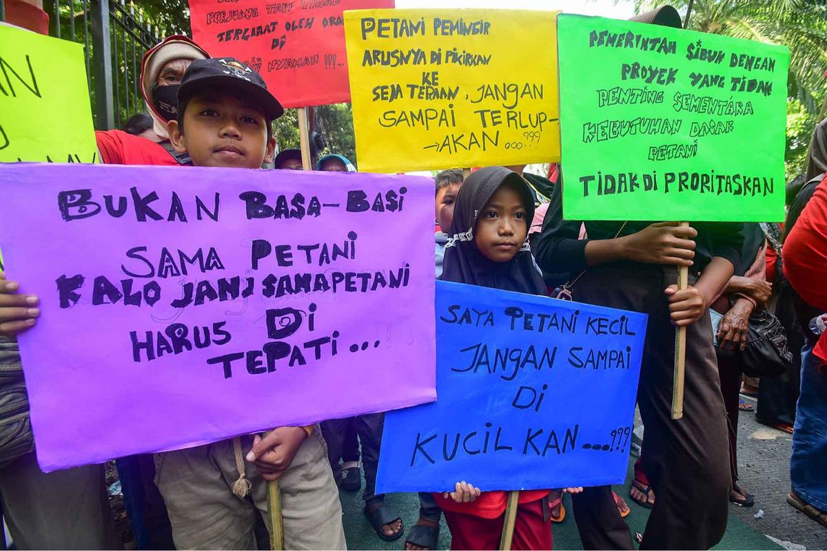 FOTO: Hari Tani Nasional, Petani Indramayu Tuntut Perbaikan Irigasi dan Modernisasi Pertanian