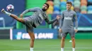 Pemain Atletico Madrid, Diego Costa, saat mengikuti latihan jelang perempat final Liga Champions 2019/2020 di Estadio Jose Alvalade, Portugal, Kamis (13/8/2020). Atletico Madrid akan menghadapi RB Liepzig di perempat final liga Champions. (AFP/Miguel A. Lopes)