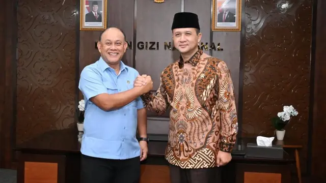 Kepala Badan Gizi Nasional (BGN) Dadan Hindayana bersama Menteri Transmigrasi (Mentrans) Iftitah Sulaiman Suryanagara.
