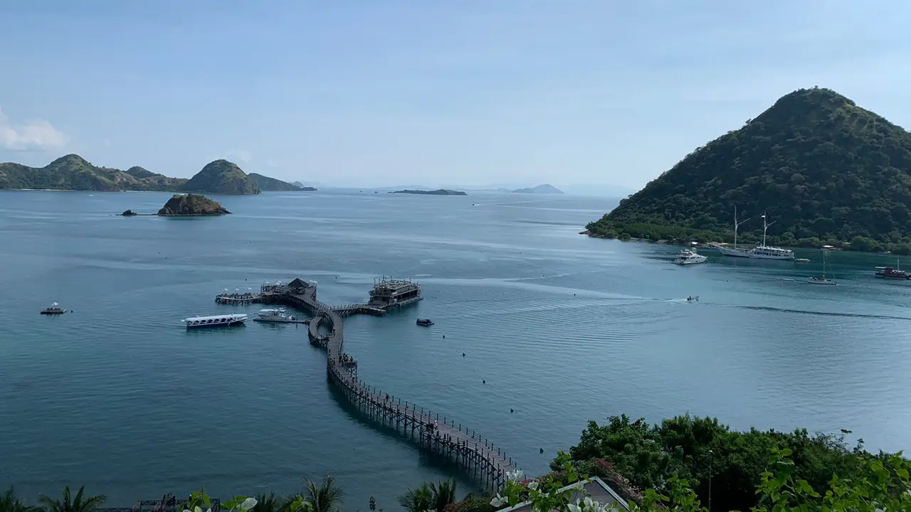 Pemandangan dari Hotel Ayana Komodo, Labuan Bajo, Nusa Tenggara Timur (NTT) yang menjadi salah satu lokasi utama penyelenggaraan KTT ke-42 ASEAN pada 9-11 Mei 2023. (Liputan6/Benedikta Miranti)